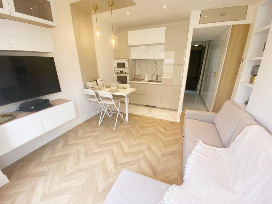 Appartement 2P Idealement Place Juan Les Pins Екстер'єр фото